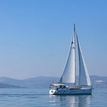 船上ホテル Bavaria Cruiser 46- Josip スプリト