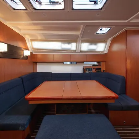Bavaria Cruiser 46- Josip 船上ホテル