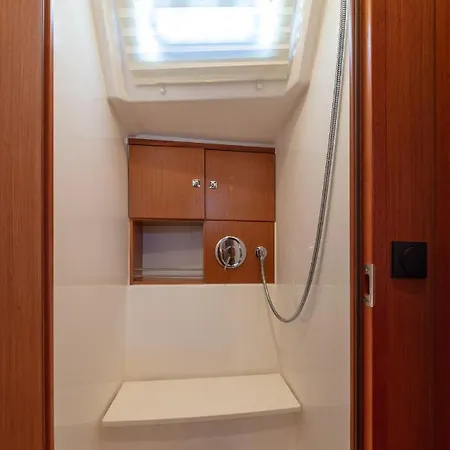 Bavaria Cruiser 46- Josip 船上ホテル スプリト